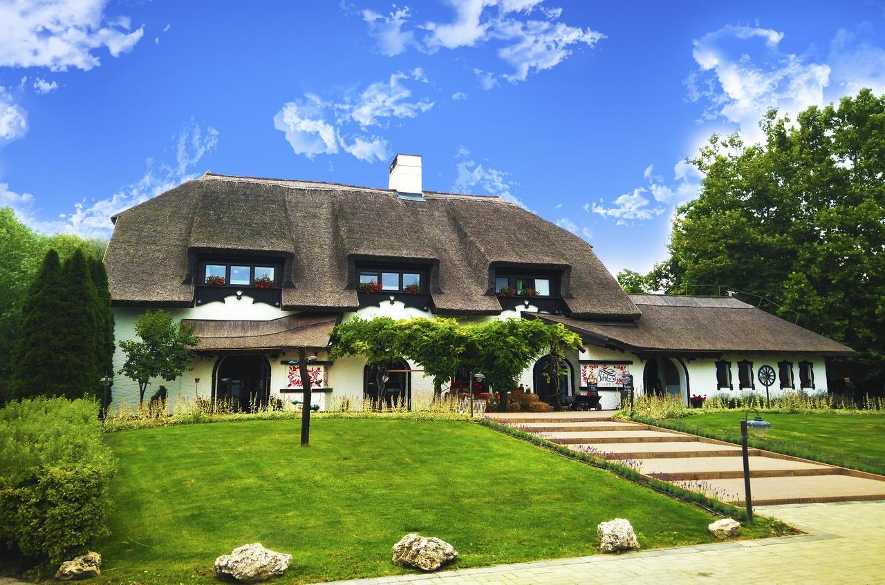Bed and Breakfast Sári Csárda Panzió Dunakiliti Exterior foto